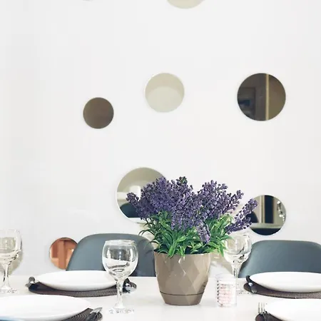 All Seasons Apartment *